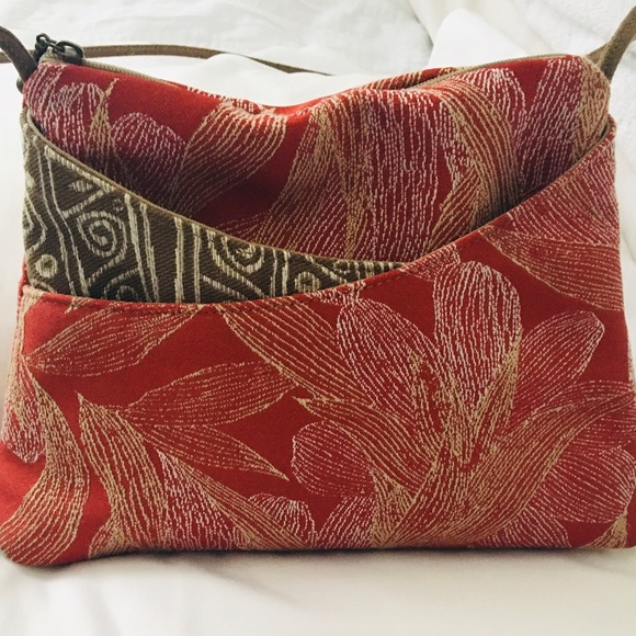 Maruca tm Small crossbody bag (cosmic cosmo red) - Picture 1 of 7